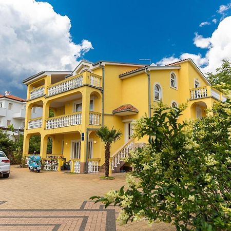 Apartments Artan Crikvenica Esterno foto